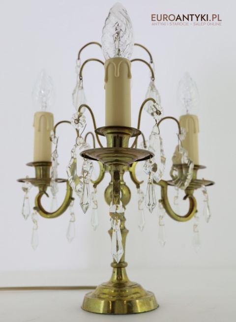 stylowa lampa stołowa z dawnych lat