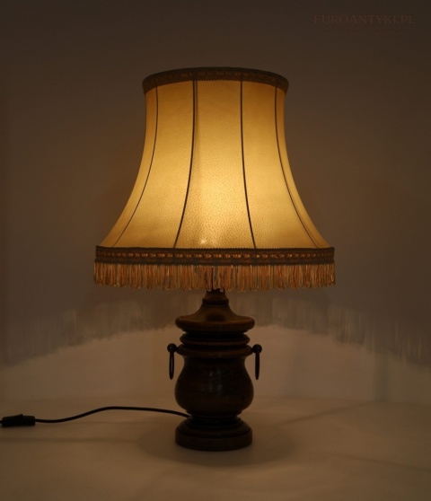 duża drewniana lampa retro