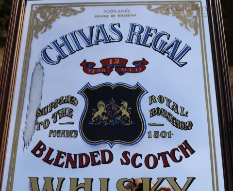reklama whisky na lustrze
