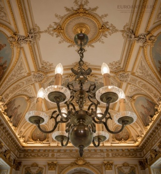 Polski patriotyczny żyrandol mosiężny z orłem – Księstwo Warszawskie oświetlenie z połowy XX wieku