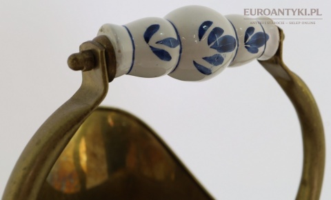pojemnik mosiądz ceramika biało niebieskie wzory