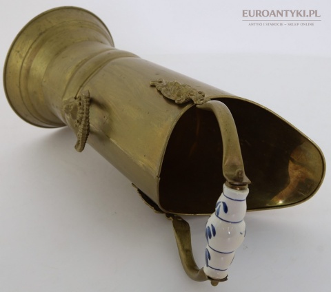 ozdobny pojemnik mosiądz patyna z epoki