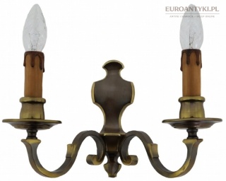 Antyczny kinkiet dwuramienny vintage – mosiądz, stylowe oświetlenie ścienne z epoki