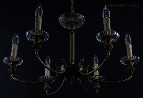 klasyczny żyrandol z kryształami