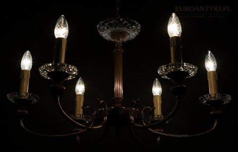 starodawny elegancki żyrandol salonowy