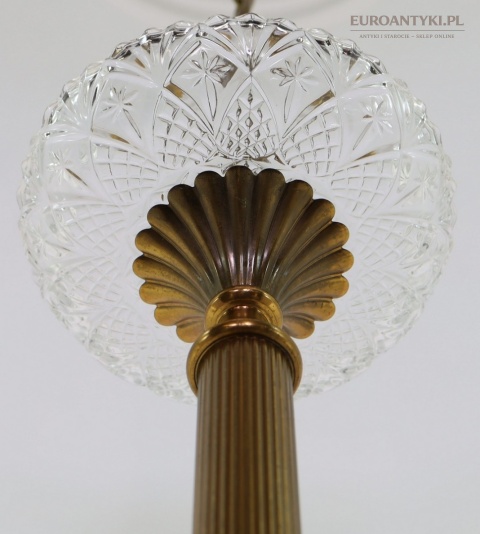 stary żyrandol kryształowy
