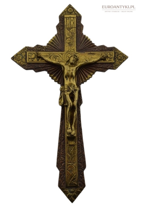 Stary rustykalny krzyż z Jezusem na ścianę.