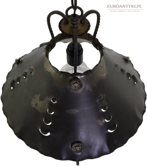 lampa z dekoracyjnymi otworami w kloszu