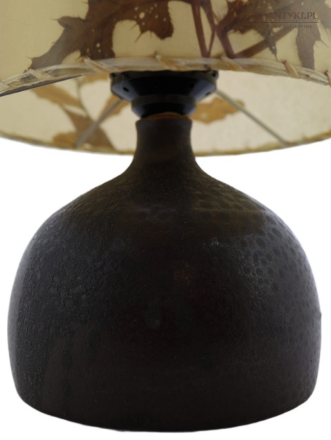 retro lampa z motywem natury rośliny