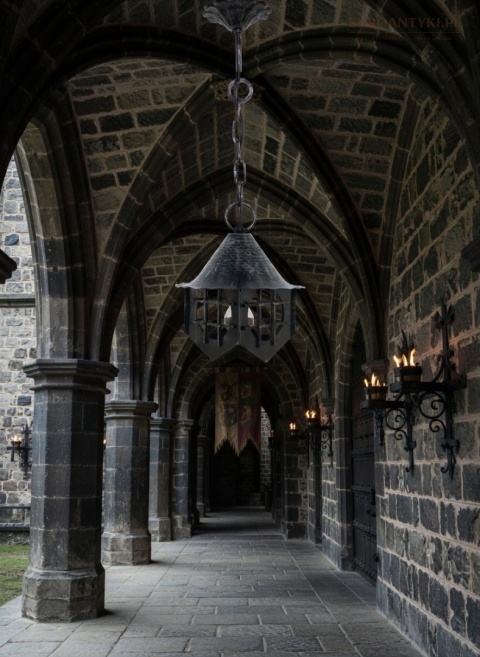 wisząca lampa do zamku