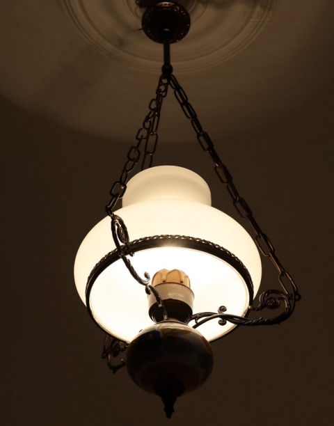 sufitowa lampa rustykalna do łazienki