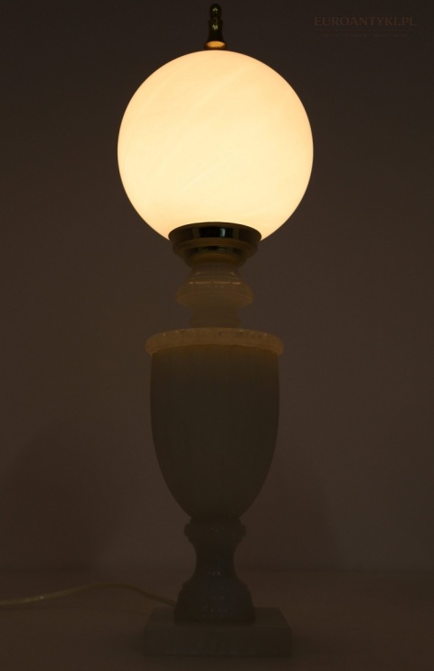 stylowe lampy pałacowe vintage na stolik