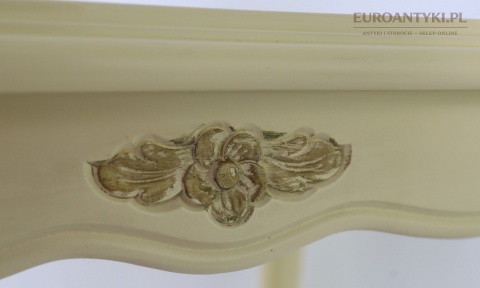 Stylowy stolik ludwikowski shabby chic vintage écru – elegancki mebelek retro
