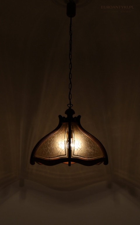sufitowa lampa rustykalna z litego drewna