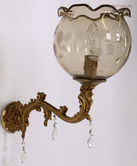 antyczny kinkiet z kryształowymi zawieszkami