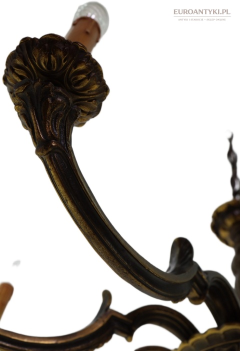Elegancki żyrandol vintage do wnętrz pałacowych