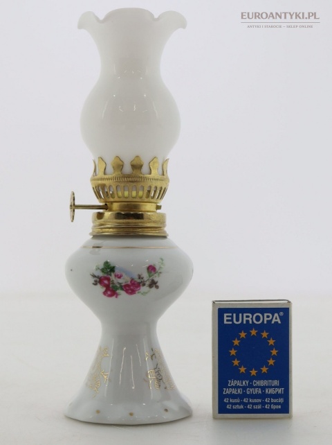 miniaturowa lampa naftowa z porcelany