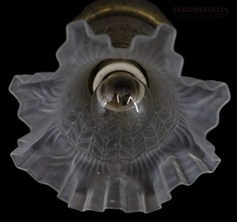 mosiężna lampa sufitowa z naturalną patyną