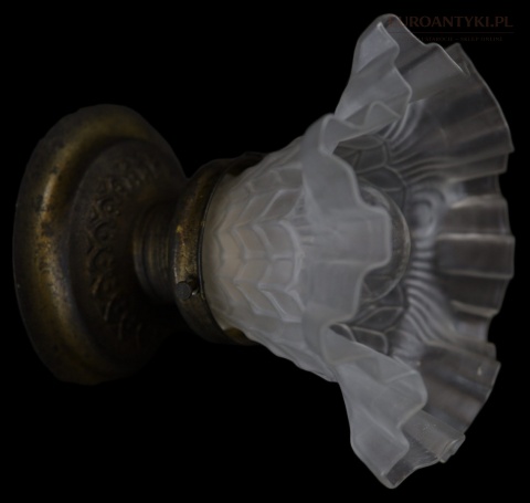 stara lampa sufitowa z tłoczonym szkłem