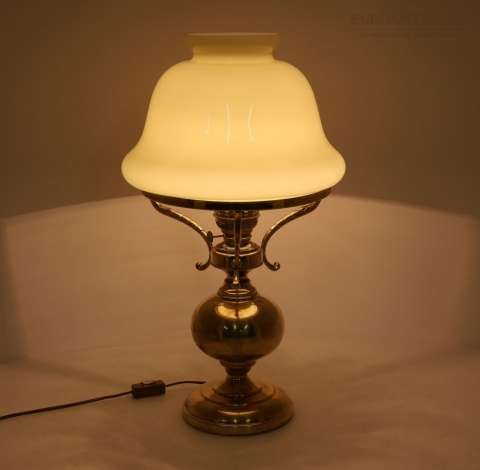 lampa naftowa elektryczna ze szklanym kominem