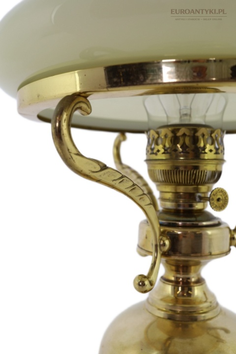 stłowa lampa vintage z waniliowym kloszem