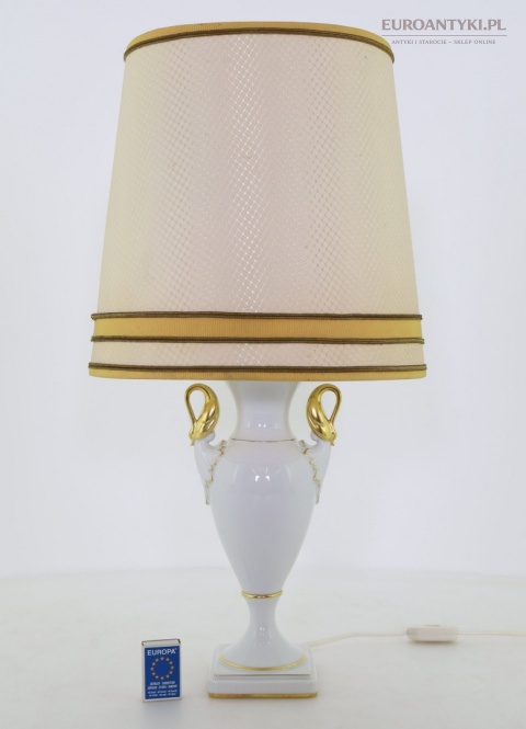 luksusowa duża klasyczna lampa stołowa na komodę