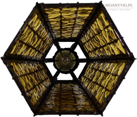 antyczna forma lampy ogrodowej