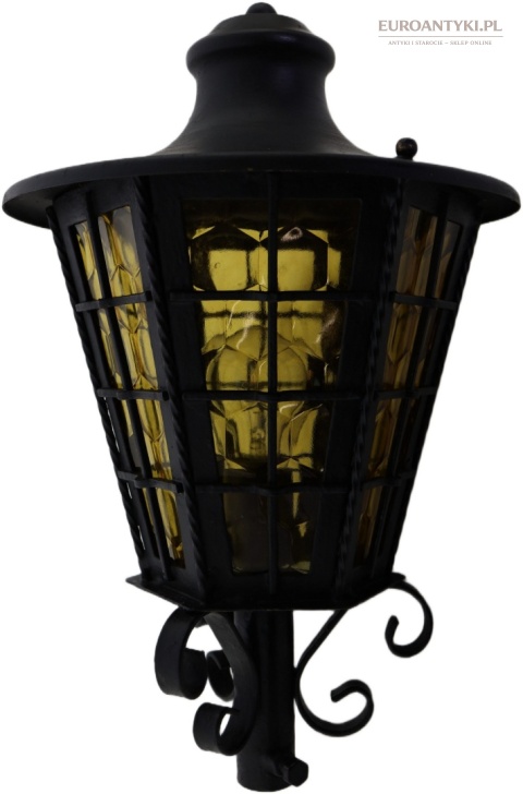 kuta lampa ogrodowa przy bramie