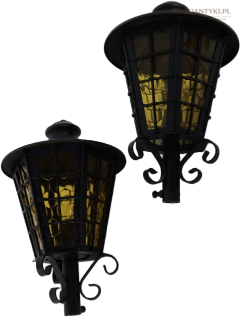 antyczna lampa na słupek przy bramie