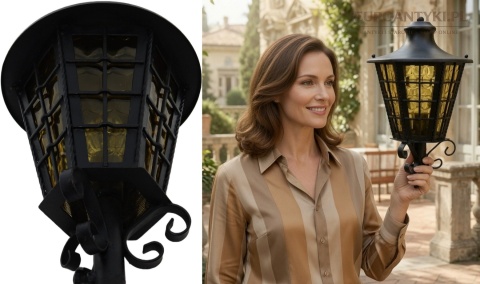 lampa przy furtce z żółtymi szybami