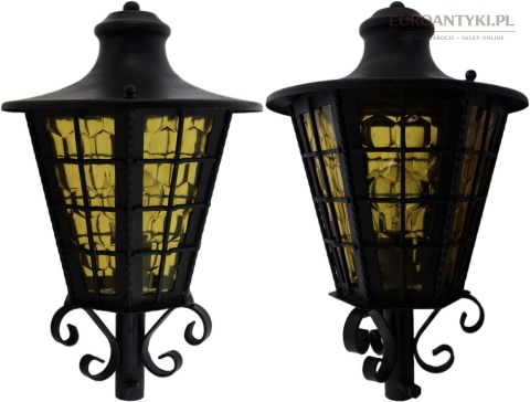 Para lamp kutych przed brame