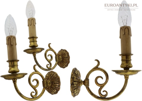 mosiężny kinkiet z zawiniętym ramieniem