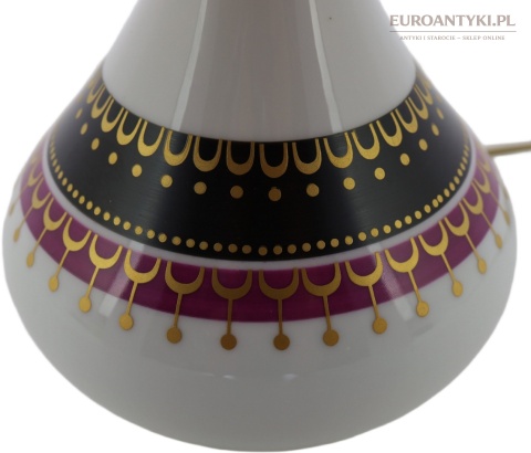 biała lampa porcelanowa z abażurem