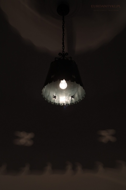 folkowa metalowa lampa sufitowa