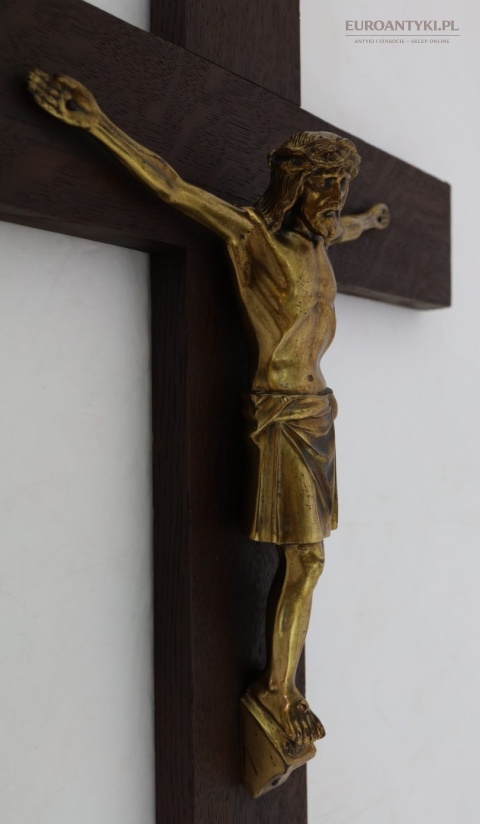 antyczny ciemnobrązowy krzyż ścienny z połowy xx wieku