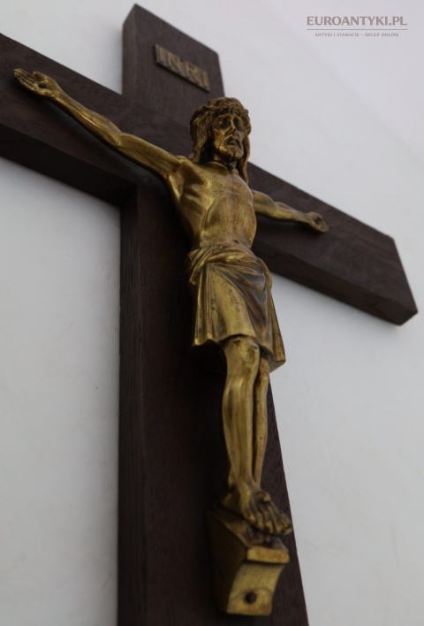krzyż ścienny z realistycznym odlewem Chrystusa