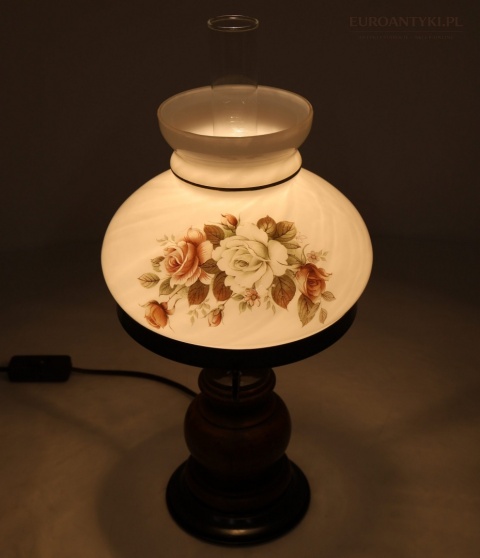 drewniana lampa stołowa retro
