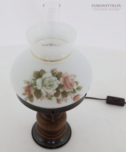dekoracyjna lampa retro w kwiaty