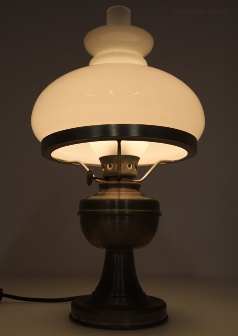 stołowa cynowa lampa z patyną