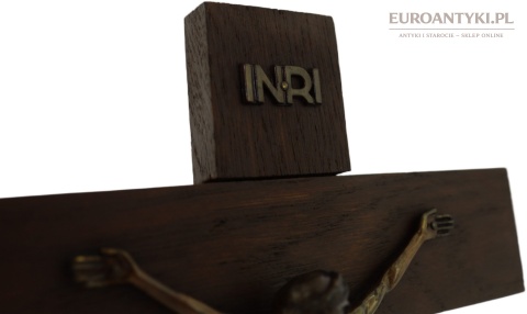 inri napis na krzyżu antycznym