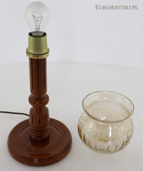 stołowa lampa rustykalna ze zdjętym kloszem