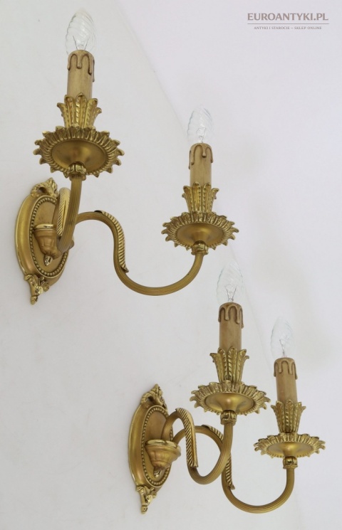antyczna lampa ścienna z dwoma ramionami