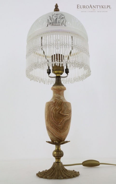 mosiężna lampa stołowa z dekoracyjną podstawą