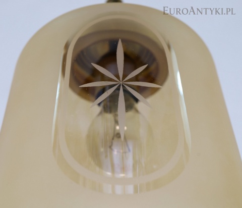 duży matowy klosz lampy wiszącej vintage