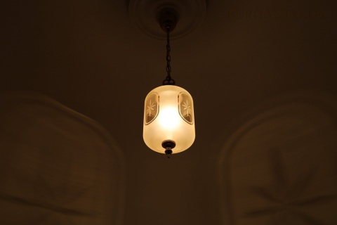 antyczna lampa wisząca do holu