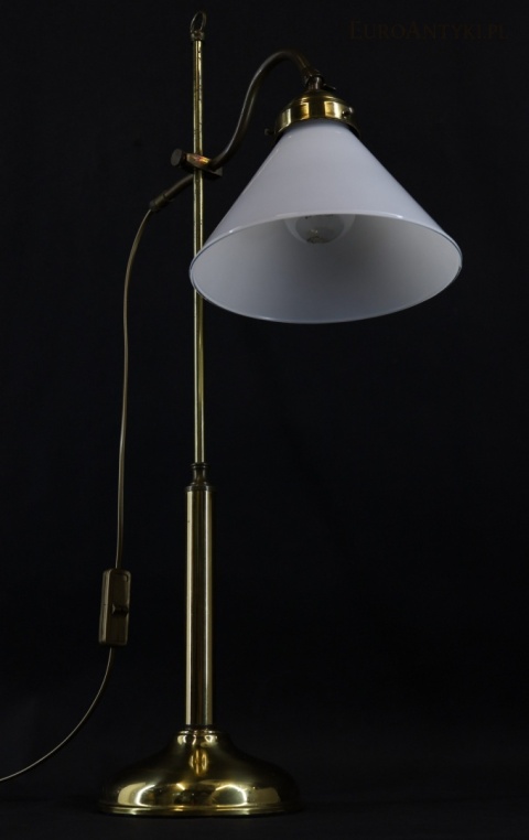 mosiężna lampa na biurko z regulowanym ramieniem