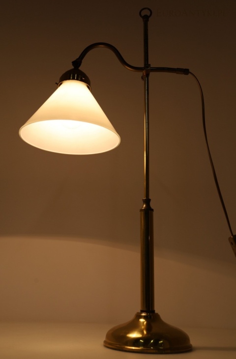 stara lampa stołowa z mosiądzu o regulowanej wysokości