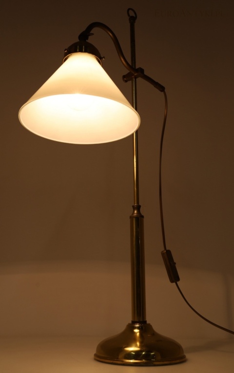 mosiężna lampa gabinetowa z długim przewodem