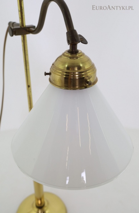 Wysoka lampa stołowa z mosiądzu – regulowana lampa vintage z połowy XX wieku