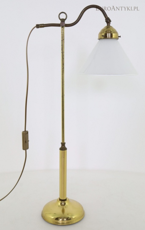 wysoka regulowana lampa na stolik i biurko